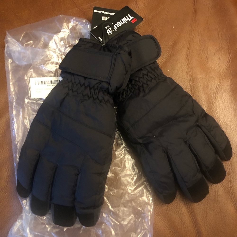 Woman’s snow gloves